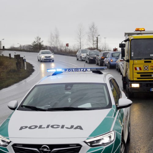 BMW avarija Kairių kelyje  © Vytauto Petriko nuotr.