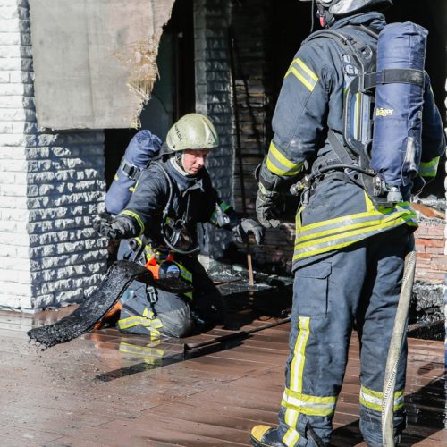 Melnragėje užsidegė terasa  © Vytauto Petriko nuotr.