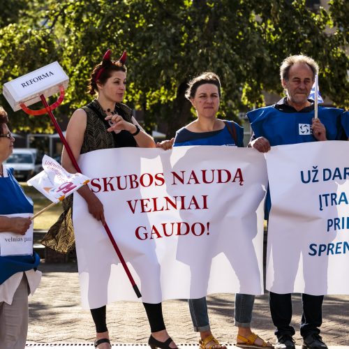 Profesinių sąjungų protestas prie Seimo  © G. Bartuškos/ ELTOS nuotr.