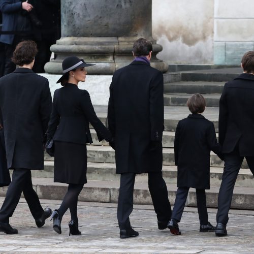Danijos karališkoji šeima atsisveikino su velioniu princu Henriku  © Scanpix nuotr.