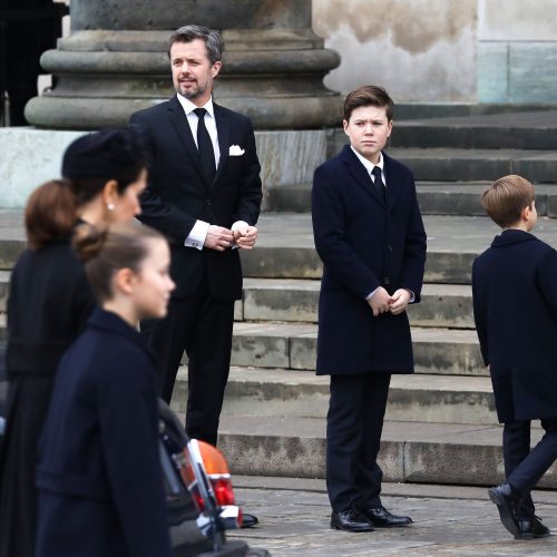 Danijos karališkoji šeima atsisveikino su velioniu princu Henriku  © Scanpix nuotr.