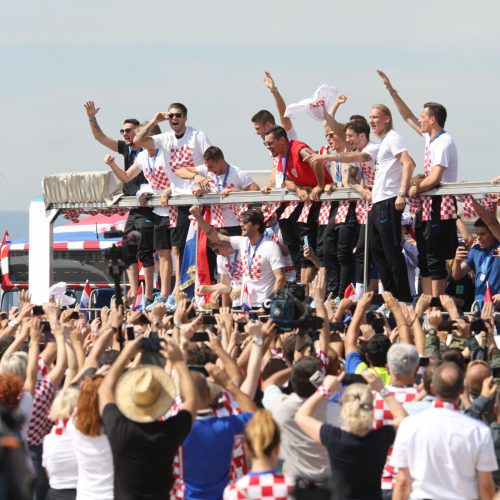 Zagrebe žmonių minia sveikino Kroatijos futbolininkus  © Scanpix, SIPA nuotr.
