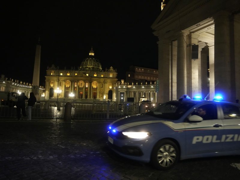 Sulaikytas automobiliu į Vatikaną mėginęs įsiveržti vyras