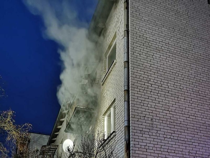 Viename Kėdainių bendrabutyje ne pirmąsyk kilo gaisras: kaltas bute rūkęs vyras