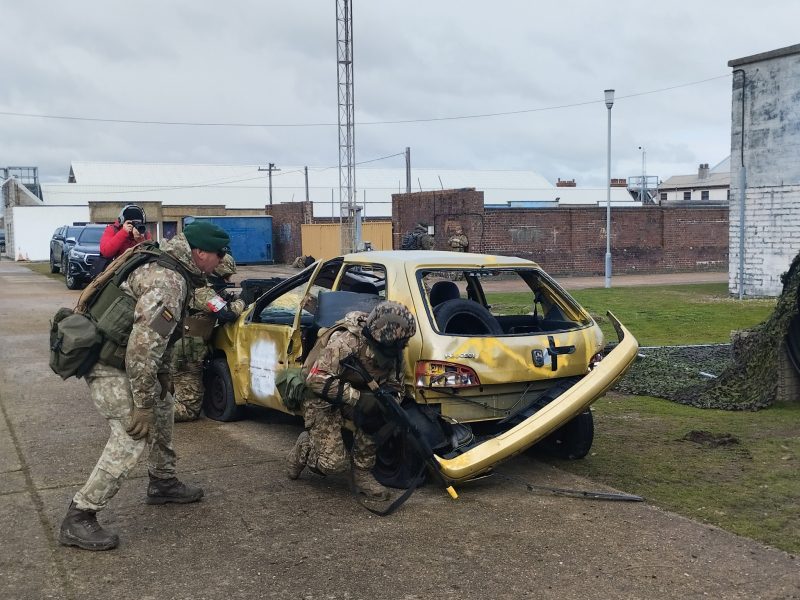 Lietuva siųs 40 instruktorių į Vokietiją mokyti ukrainiečių karių
