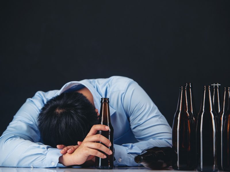 NTAKD: apsinuodijimų alkoholiu per karantiną sumažėjo beveik dukart