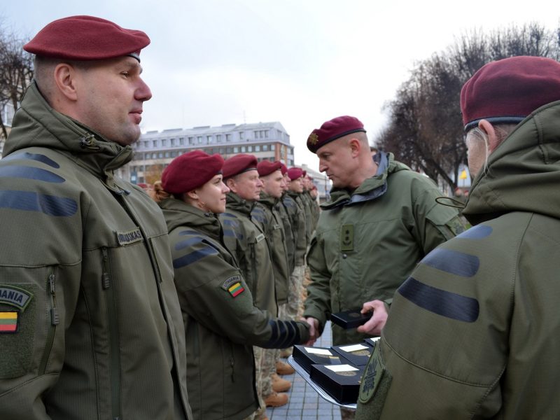 Apdovanoti iš tarptautinės operacijos Malyje grįžę Lietuvos kariai