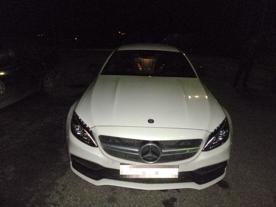 Rusas prabangiu „Mercedes“ nuo pareigūnų spruko 240 km/val. greičiu