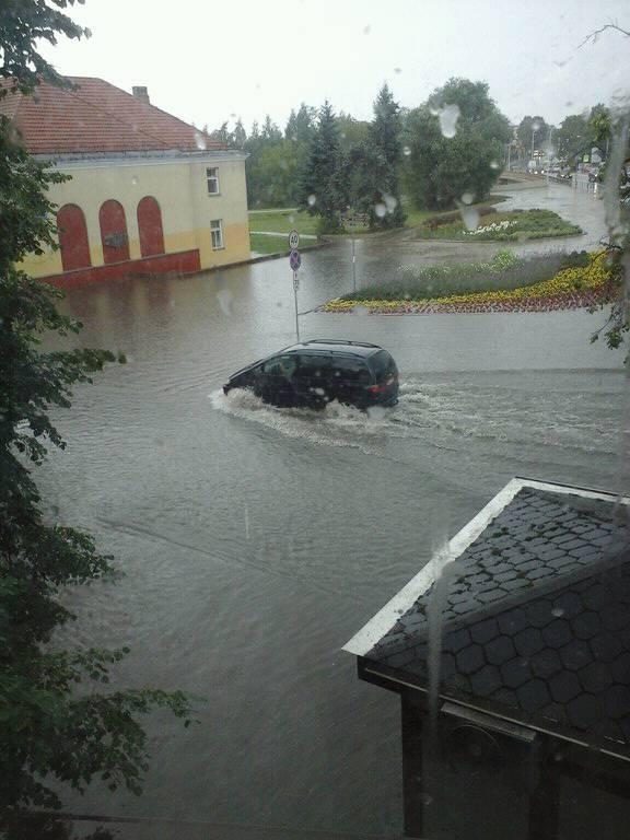 Į lauką kojos geriau nekelti: Lietuvą jau skandina liūtis