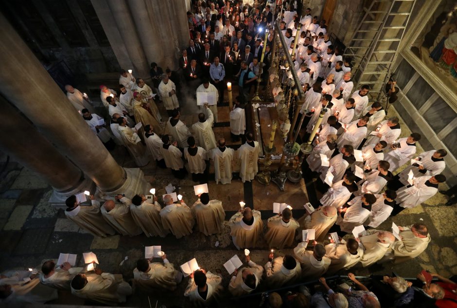 Tūkstančiai krikščionių švenčia Velykas Kristaus prisikėlimo vietoje