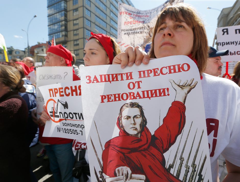 Rusija nušluos tūkstančius „chruščiovkų“: gyventojai – nežinomybėje