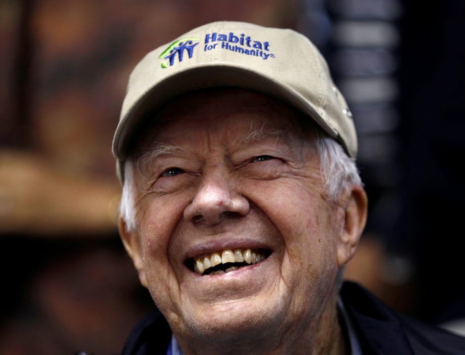 Išleistas iš ligoninės buvęs JAV prezidentas J. Carteris sugrįžo į statybvietę