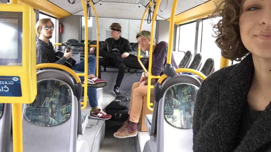 „Atvira kultūra“ atriedėjo autobusais