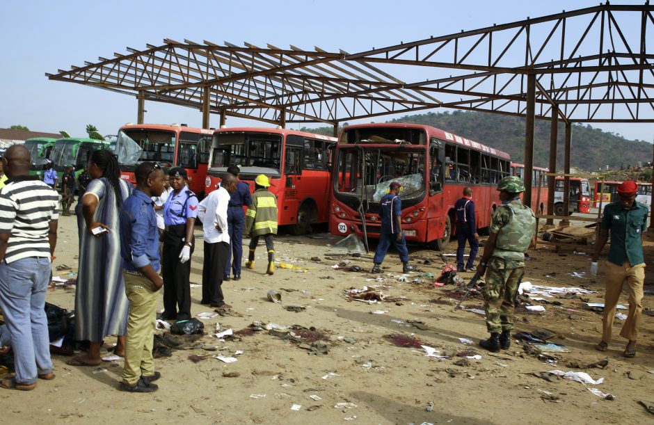Per sprogimą autobusų parke netoli Nigerijos sostinės žuvo 71 žmogus, 124 sužeisti