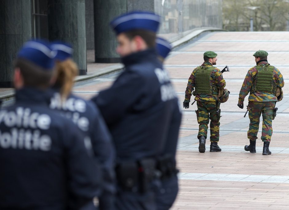 Briuselyje policininkus peiliu puolusio vyro brolis apkaltintas teroristine veikla