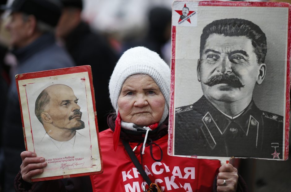 Maskvos centre susigrūmė Lenino ir Stalino antrininkai