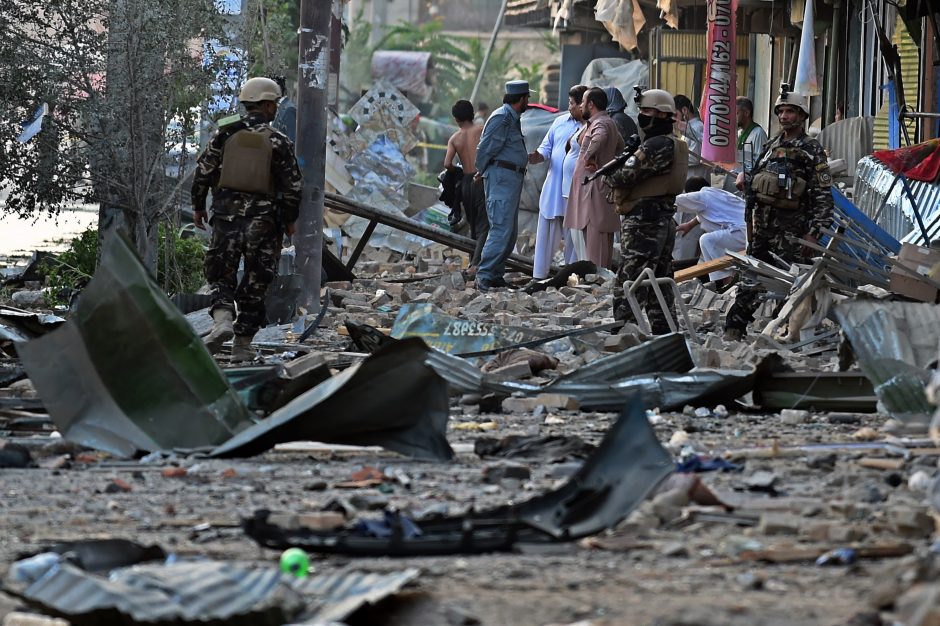 Kabule sprogus užminuotam sunkvežimiui žuvo 15 žmonių, per 100 sužeisti