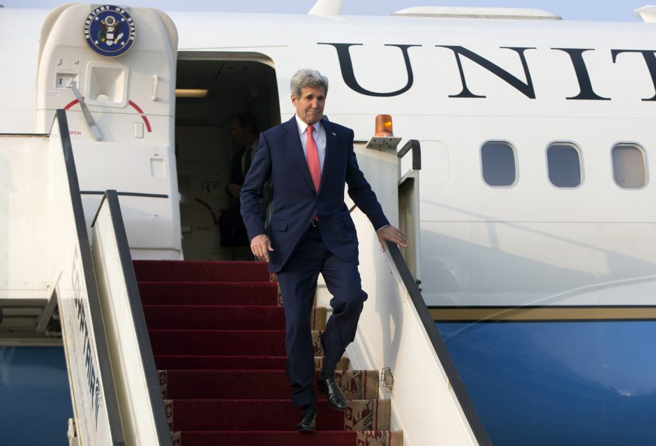 J. Kerry sveikina Kinijos ir Japonijos pastangas mažinti įtampą