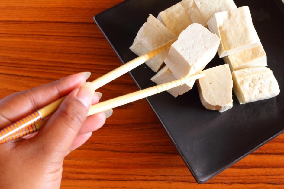 Tofu - sojų produktas, mėgstamas lieknėjančių moterų ir vegetarų