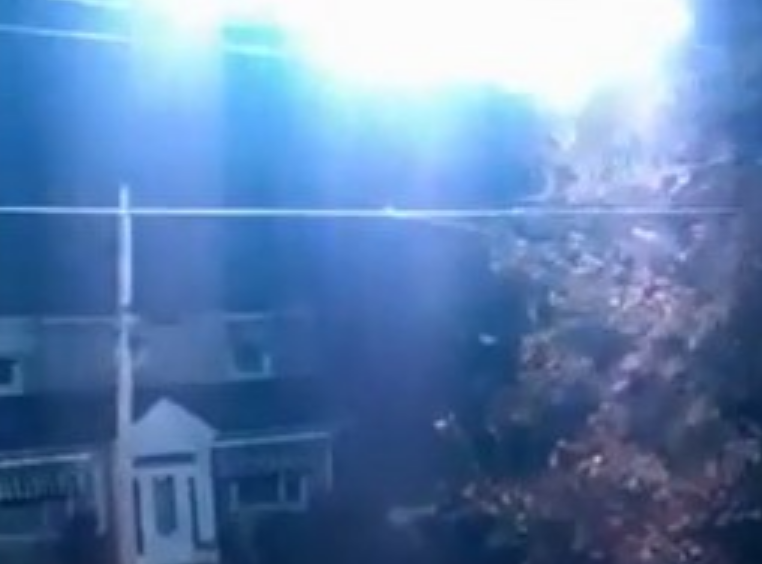 Monrealyje sprogo elektros laidais keliavęs didžiulis ugnies kamuolys
