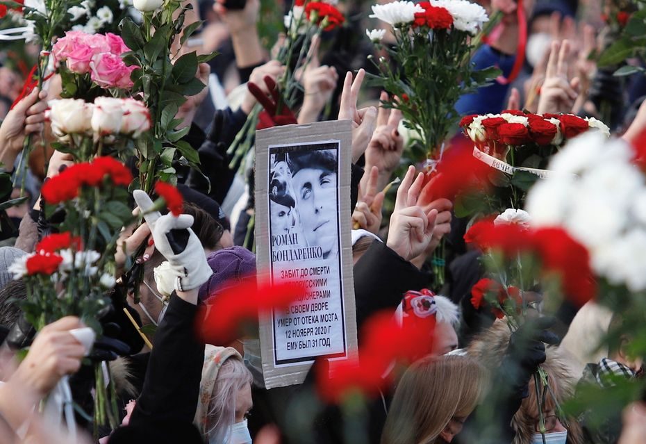 Minske su velioniu aktyvistu R. Bandarenka atsisveikina tūkstančiai žmonių