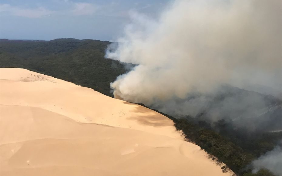 Audros padėjo Australijai suvaldyti gaisrą Freizerio saloje