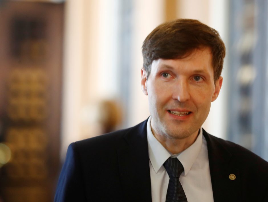 Estijos opozicija inicijavo balsavimą dėl nepasitikėjimo finansų ministru