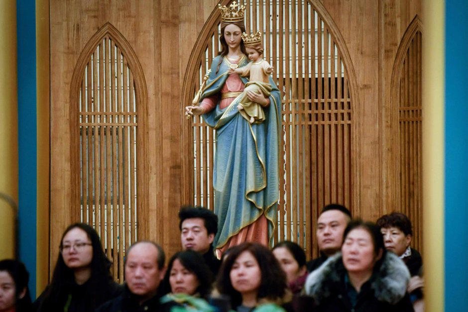 Kinija ir Vatikanas pratęsė prieštaringai vertinamą susitarimą dėl vyskupų skyrimo