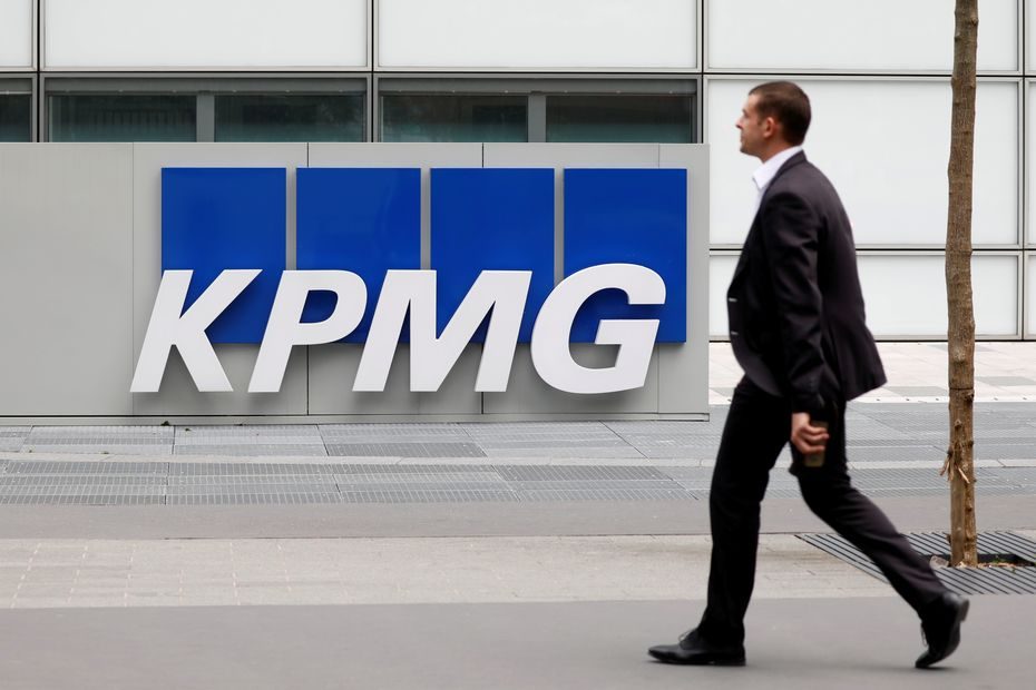 KPMG: kietasis „Brexitas“ perpus sumažintų JK ekonomikos atsigavimą