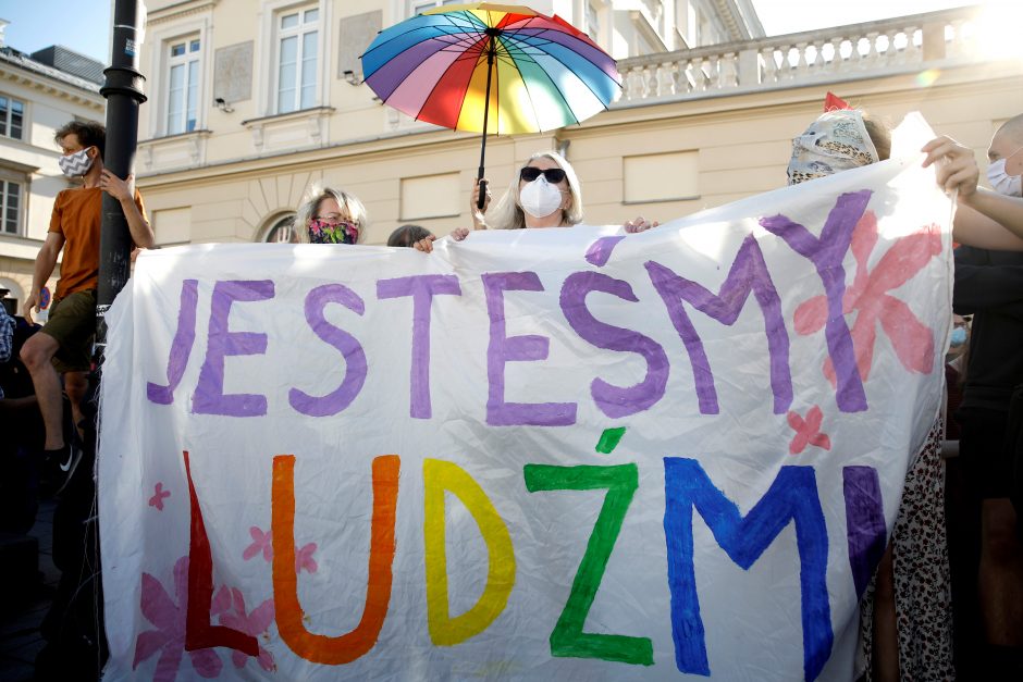 Dešimtys užsienio valstybių ambasadorių paragino Lenkiją gerbti LGBT teises