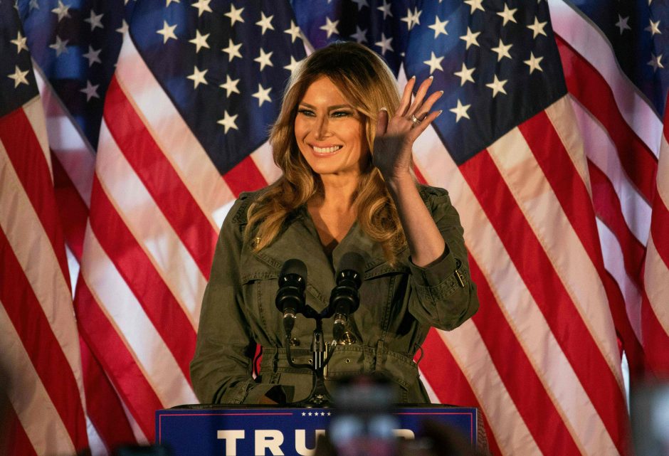 Melania Trump paragino amerikiečius balsuoti už „sėkmingą ir sąžiningą“ jos vyrą