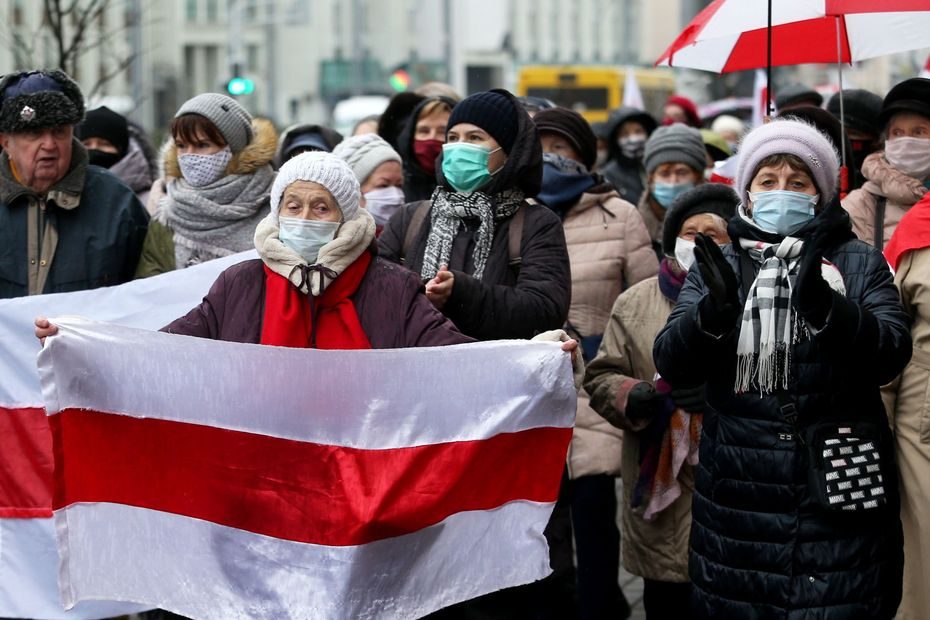 Minske per pensininkų „Išminties žygį“ sulaikomi žmonės