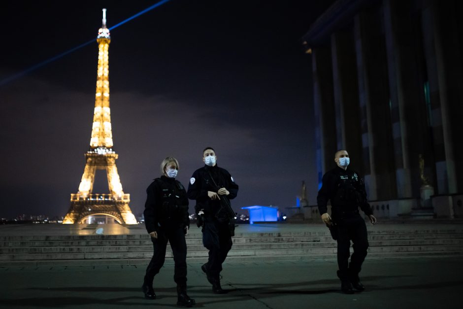 Prancūzijos policija surengė reidus dešimčių žinomų islamistų namuose
