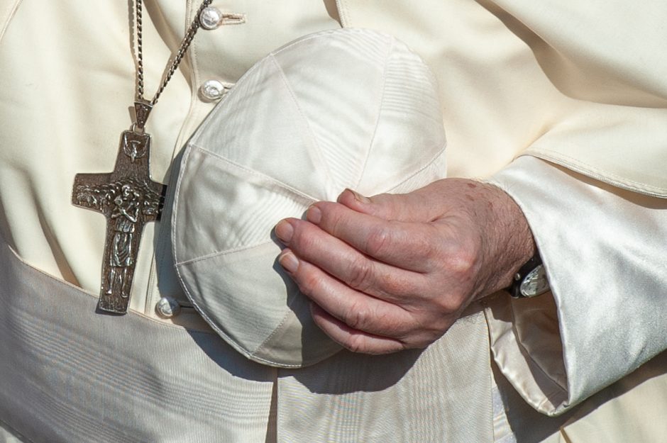 Vatikanas: pasirenkantiems eutanaziją, neturėtų būti teikiamas paskutinis patepimas