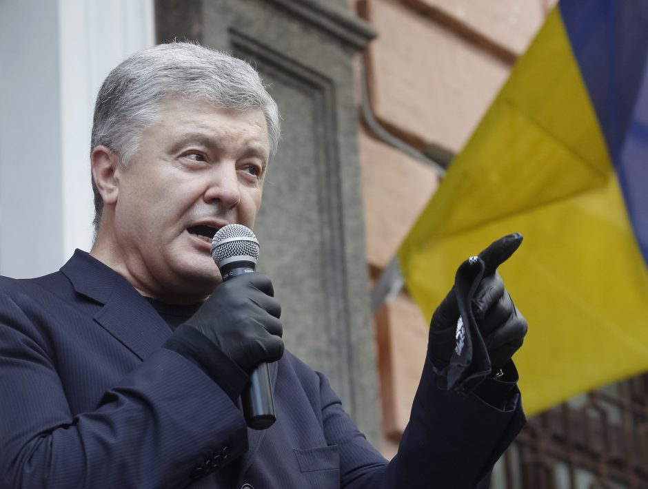 Buvęs Ukrainos prezidentas P. Porošenka išleistas iš ligoninės