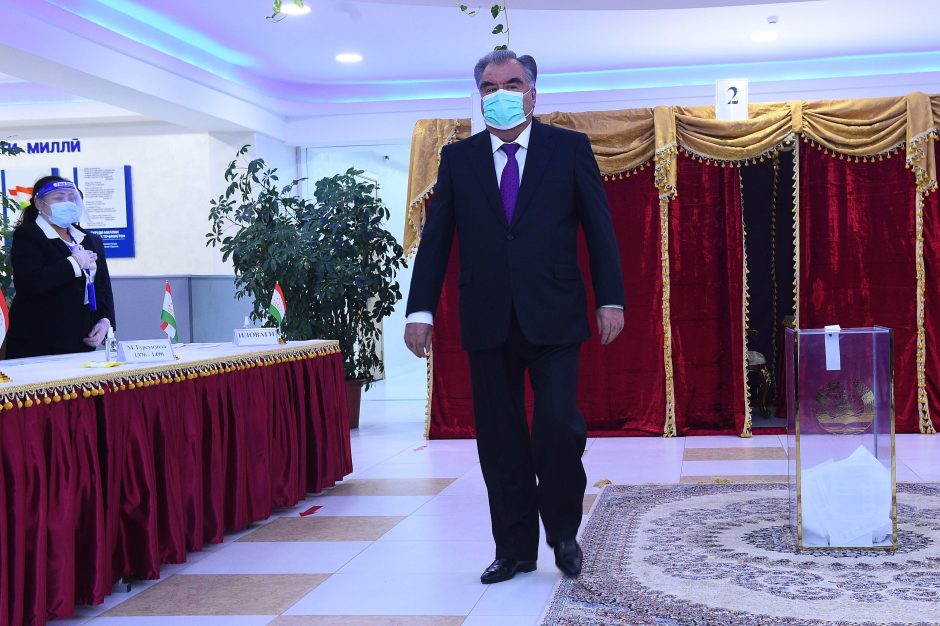 Tadžikistano „rinkimus“ laimėjo dabartinis prezidentas