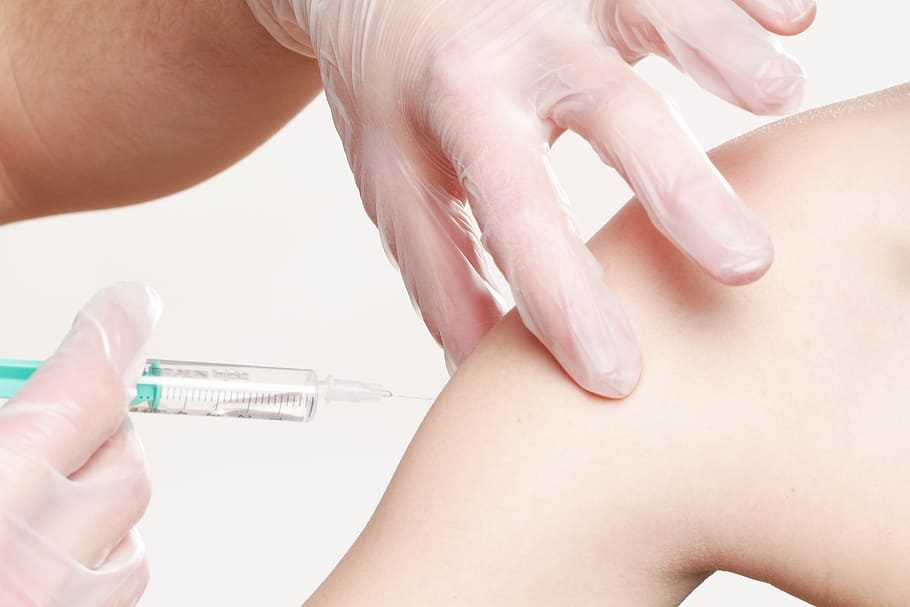 JAV ekspertai nepritarė siūlymui mažinti vakcinos nuo koronaviruso dozę