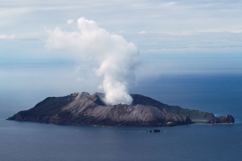 Naujojoje Zelandijoje dėl ugnikalnio išsiveržimo incidento kaltinimai pareikšti 13 asmenų