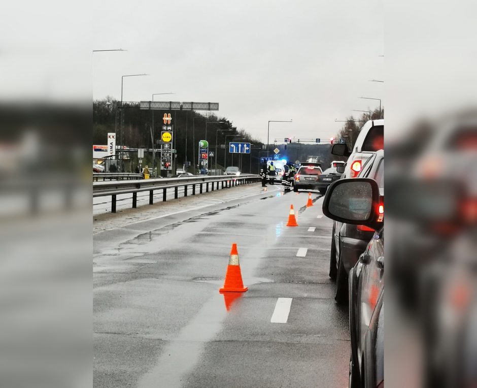 Policija žada griežtą kontrolę Velykų savaitgalį: Vilniuje užtveriami keliai