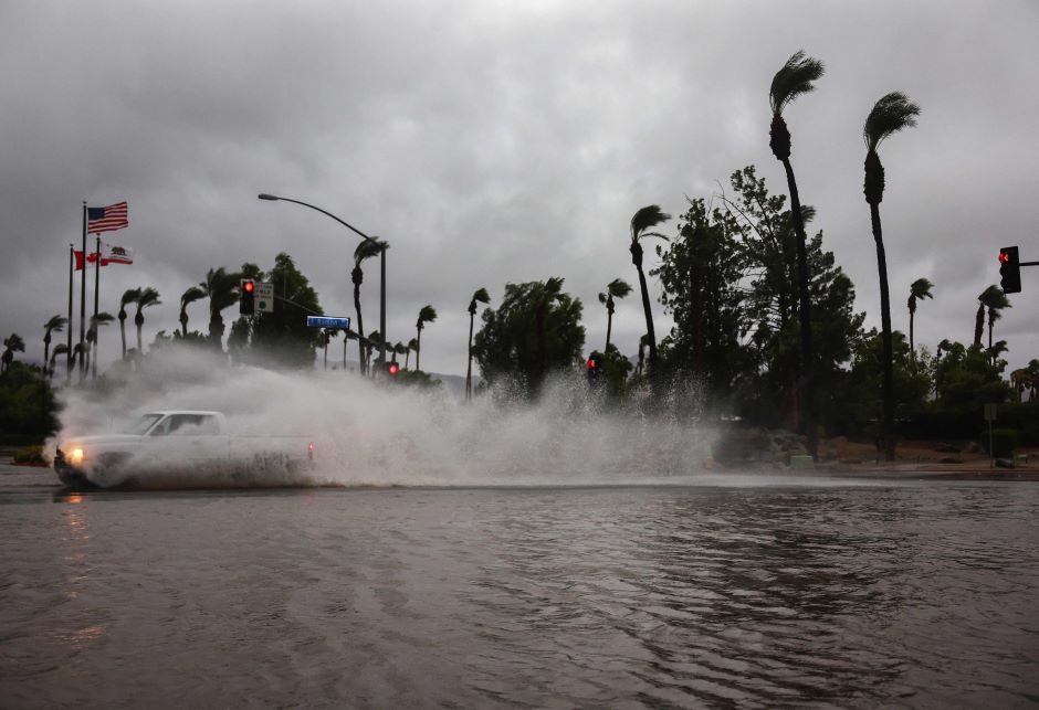 Uraganas „Hilary“ pasiekė Meksiką ir artėja prie Kalifornijos
