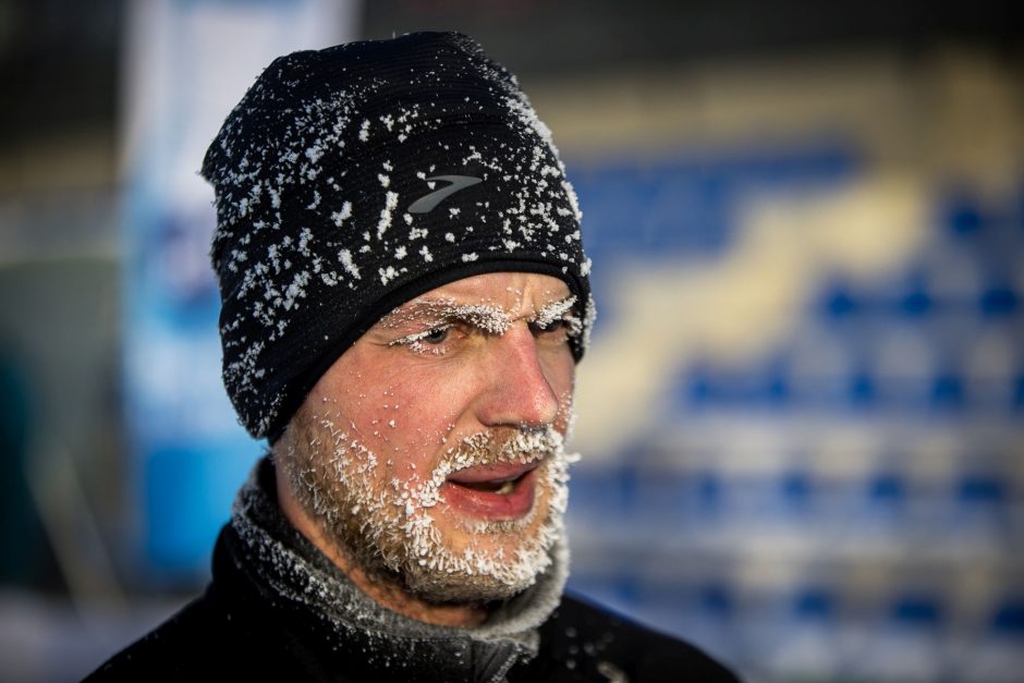 20 laipsnių šaltis bėgikų neišgąsdino – LBT sezonas startavo Naujametiniu bėgimu Kėdainiuose