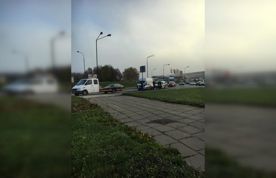 Rytas prasidėjo avarija: Klaipėdoje susidūrė net trys automobiliai