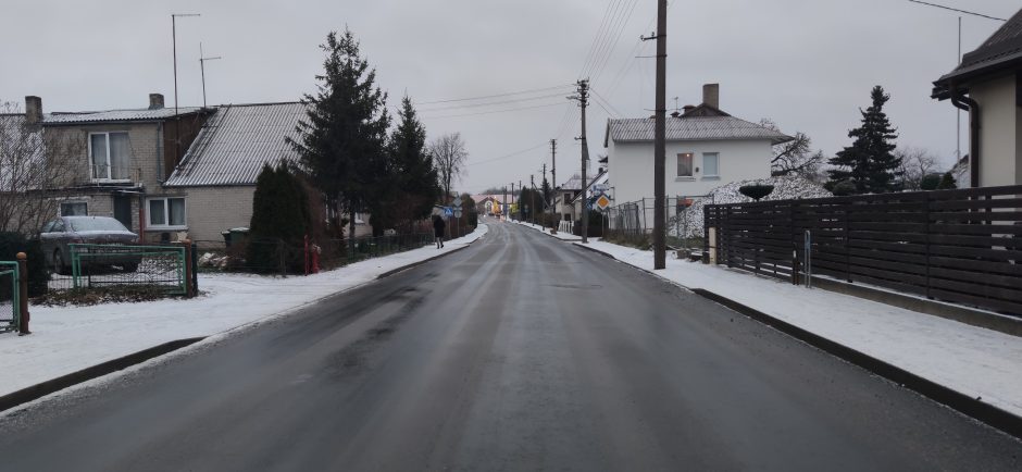 Į Gargždus vos spėja vežti asfaltą: remontuoja miesto gatves