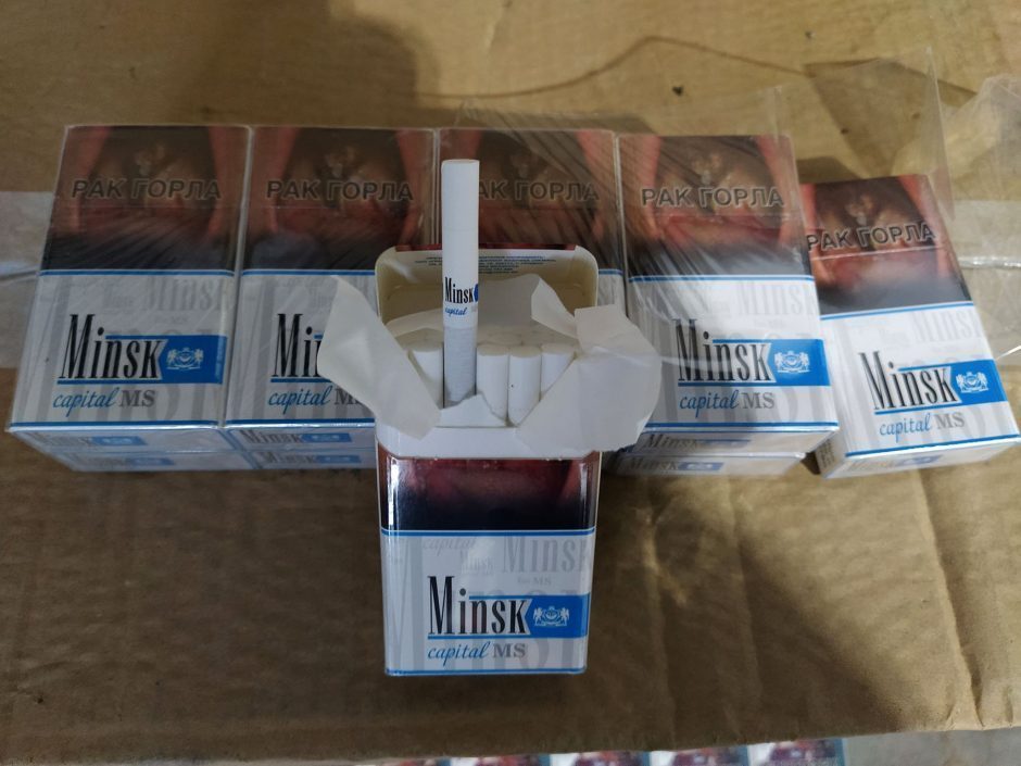 Neblaivaus vairuotojo automobilyje rasta daugiau nei 2 tūkst. pakelių baltarusiškų cigarečių