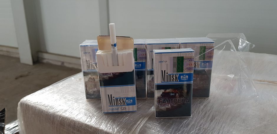 Kenoje pareigūnai sulaikė 205 tūkst. eurų vertės rūkalų kontrabandą iš Baltarusijos