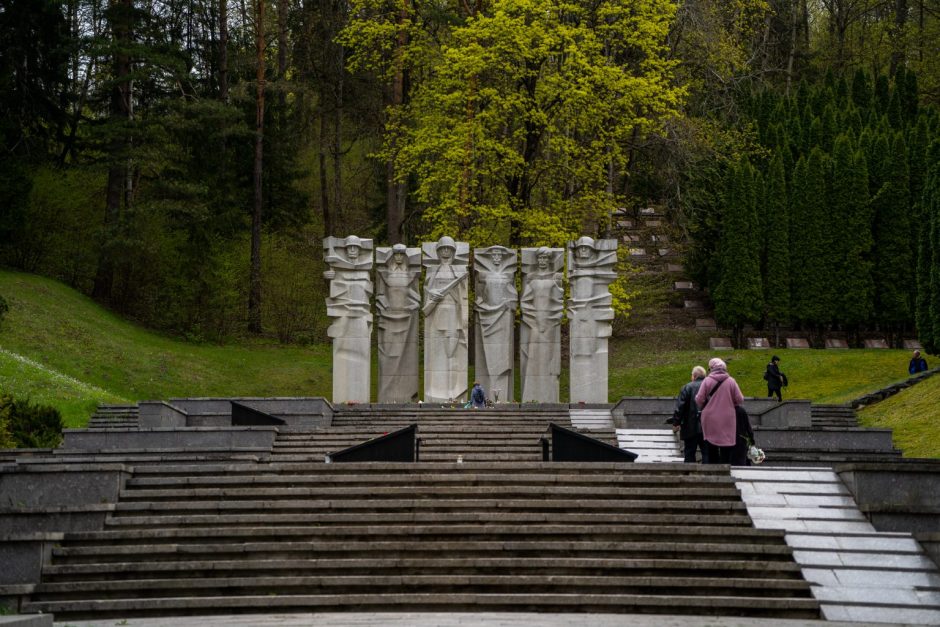 Sovietiniai paminklai Vilniaus Antakalnio kapinėse bus nukelti iki lapkričio 1-osios