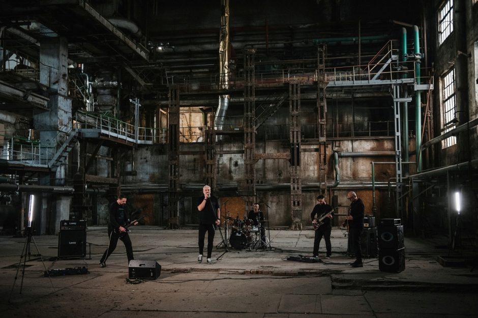 Lietuvos roko ilgaamžiai „Mountainside“ pristato naują singlą ir klipą: karantiną išnaudojom kūrybai