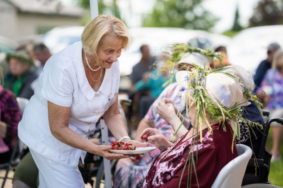 Senjorų slauga ir globa: rūpinasi ir savivaldybė, ir bendruomenė