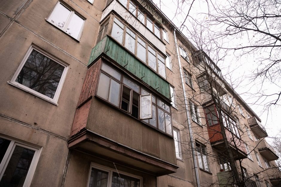 Vilniuje rastas iš daugiabučio iškritusios moters kūnas