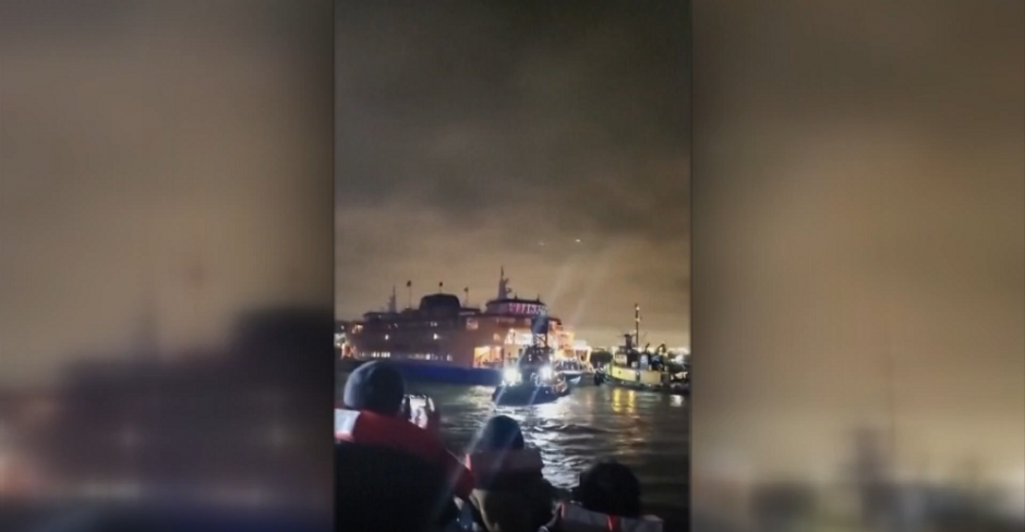 Niujorke naujame laive kilo gaisras: evakuota apie 900 žmonių